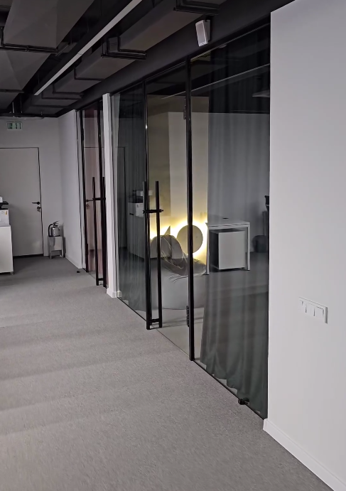 Межкомнатные раздвижные перегородки на заказ Офисная перегородка