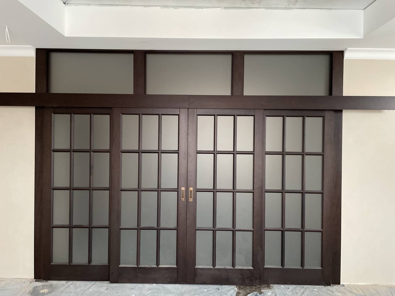 Межкомнатные двери Раздвижная дверь ПМЦ Ол10 орех 15% с фрамугой