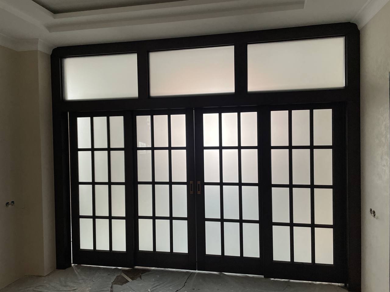 Межкомнатные двери Раздвижная дверь ПМЦ Ол10 орех 15% с фрамугой