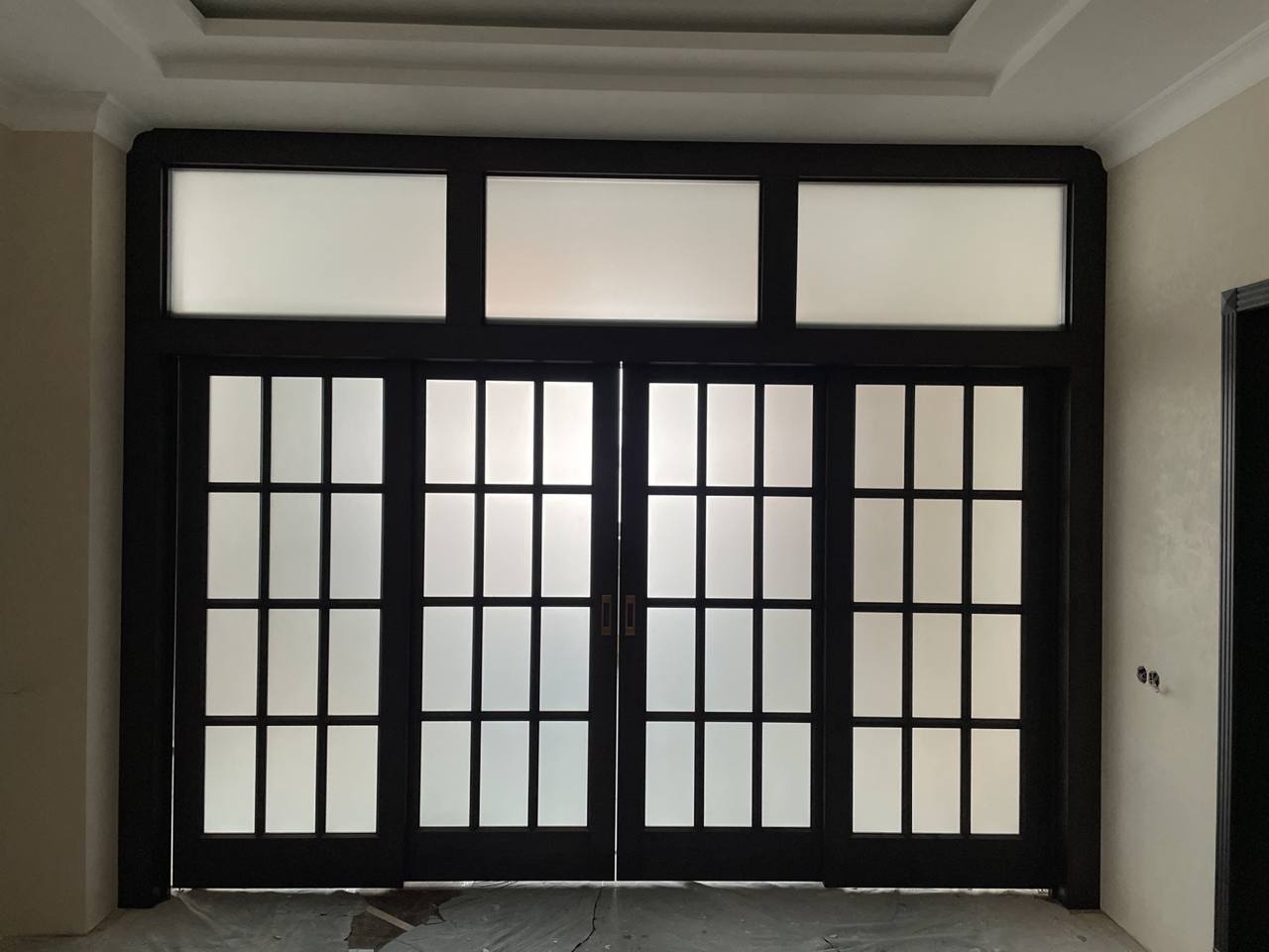 Межкомнатные двери Раздвижная дверь ПМЦ Ол10 орех 15% с фрамугой