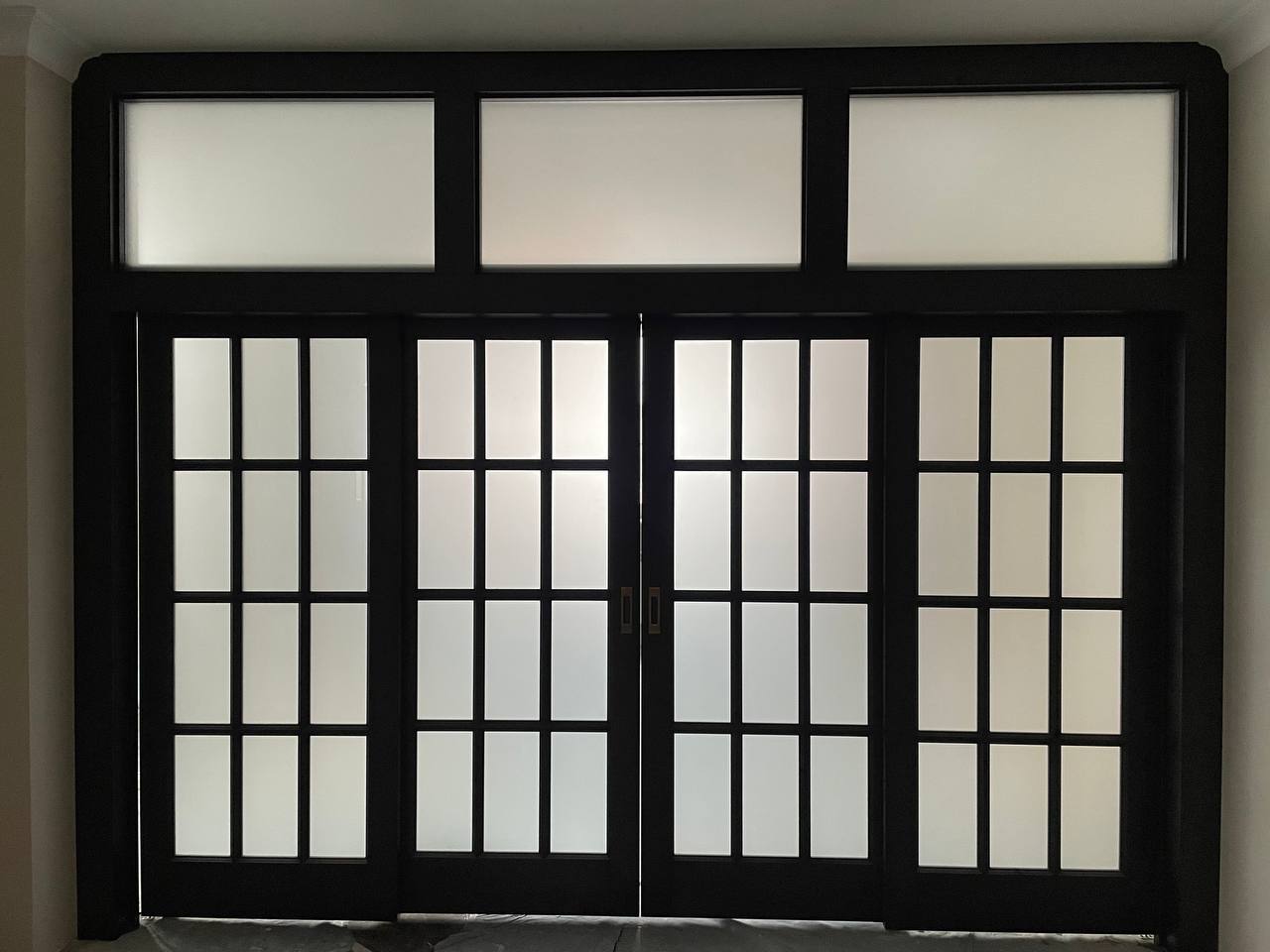 Межкомнатные двери Раздвижная дверь ПМЦ Ол10 орех 15% с фрамугой